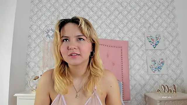 Snapshot of Sara__Williams chatting on 02-19-25, 03:39 Sara Williams online show from 02-19-25, 03:39