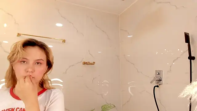 Snapshot of Sara__Williams chatting on 03-08-25, 03:50 Sara Williams online show from 03-08-25, 03:50