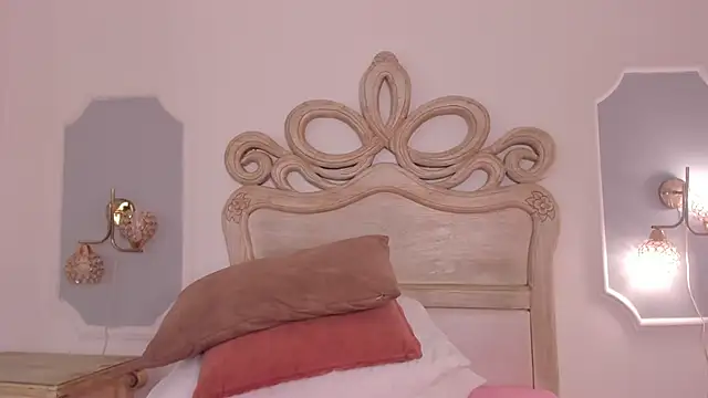 Snapshot of Sara__Williams chatting on 09-16-25, 04:02 Sara Williams online show from 09-16-25, 04:02