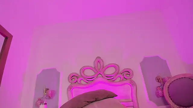 Snapshot of Sara__Williams chatting on 11-10-25, 03:49 Sara Williams online show from 11-10-25, 03:49