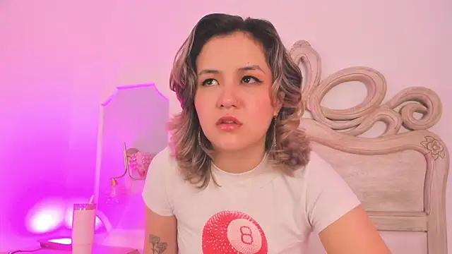 Snapshot of Sara__Williams chatting on 11-23-25, 04:01 Sara Williams online show from 11-23-25, 04:01