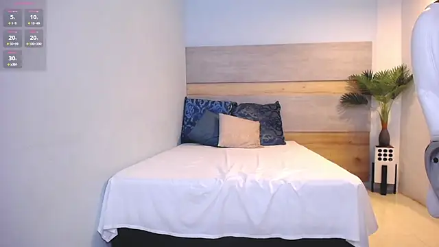 Snapshot of Violetta_rainbow chatting on 01-15-25, 06:54 Violetta rainbow online show from 01-15-25, 06:54