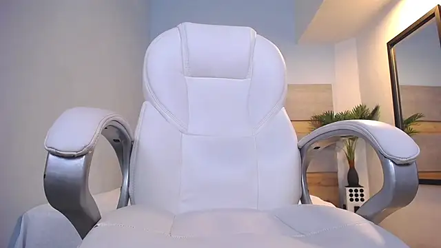 Snapshot of Violetta_rainbow chatting on 01-23-25, 10:32 Violetta rainbow online show from 01-23-25, 10:32