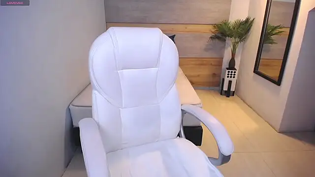 Snapshot of Violetta_rainbow chatting on 03-08-25, 04:23 Violetta rainbow online show from 03-08-25, 04:23