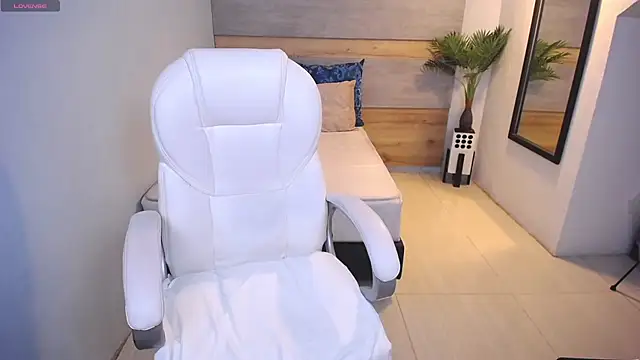 Snapshot of Violetta_rainbow chatting on 03-21-25, 04:39 Violetta rainbow online show from 03-21-25, 04:39