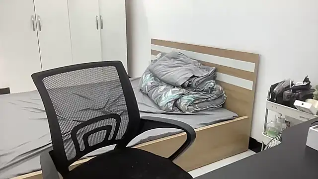 Snapshot of Louis_Baby chatting on 09-11-25, 02:39 Louis Baby online show from 09-11-25, 02:39