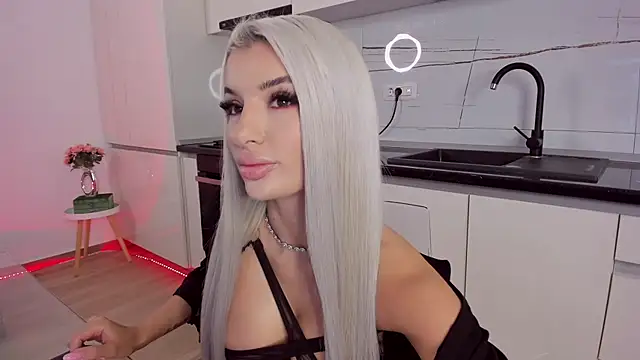 Snapshot of CelyneMay chatting on 10-12-25, 03:22 CelyneMay online show from 10-12-25, 03:22