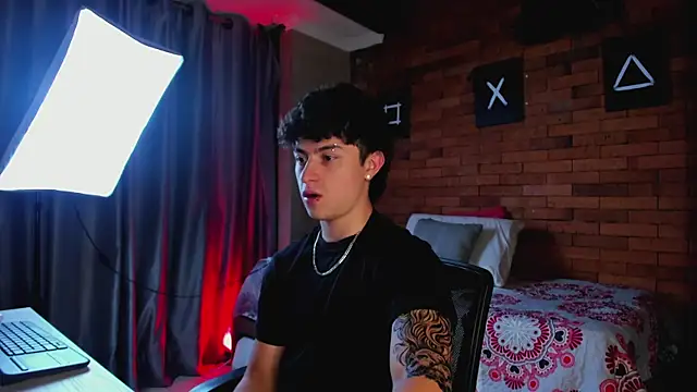 Ares Dickson online show from 02-17-25, 06:20
