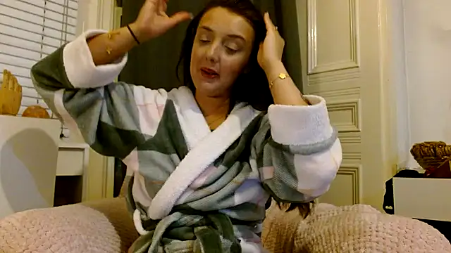 LucyLuxee19 online show from 02-10-25, 07:49