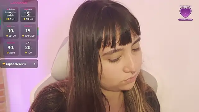 Snapshot of emitaa17228o chatting on 10-28-25, 08:33 emitaa17228o online show from 10-28-25, 08:33