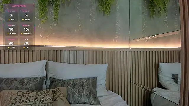 Snapshot of Lana_Lann chatting on 12-15-25, 01:15 Lana Lann online show from 12-15-25, 01:15