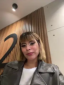 Snapshot of oxiris_1 chatting on 02-15-25, 01:10 oxiris 1 online show from 02-15-25, 01:10