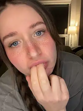 nerdynina online show from 04-23-26, 03:08