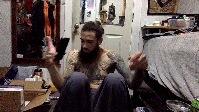 Snapshot of Robriguezxxx chatting on 12-25-24, 01:51 Robriguezxxx online show from 12-25-24, 01:51