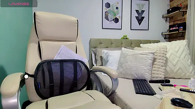 yanella fire online show from 02-10-25, 02:59