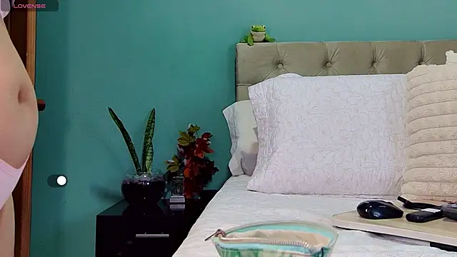 yanella fire online show from 11-16-25, 12:22