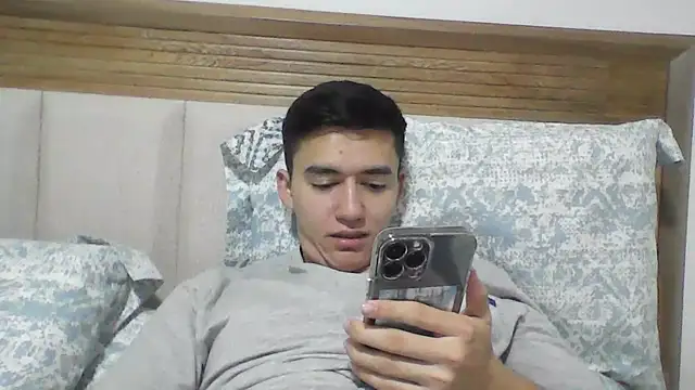 Snapshot of Estebitan_vm chatting on 09-28-25, 05:35 Estebitan vm online show from 09-28-25, 05:35