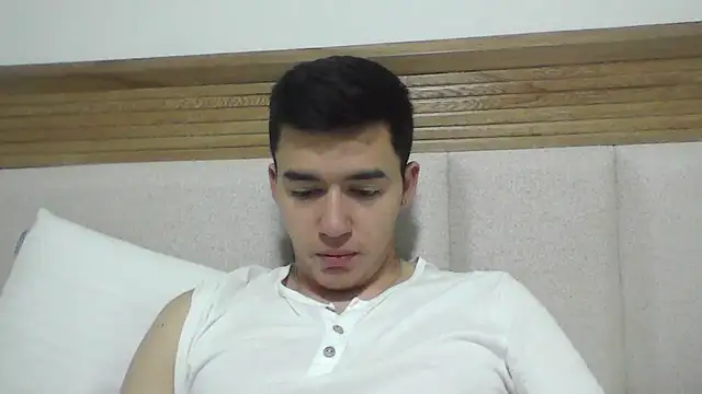 Snapshot of Estebitan_vm chatting on 10-11-25, 03:10 Estebitan vm online show from 10-11-25, 03:10