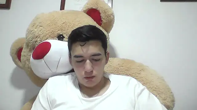 Snapshot of Estebitan_vm chatting on 10-15-25, 04:45 Estebitan vm online show from 10-15-25, 04:45