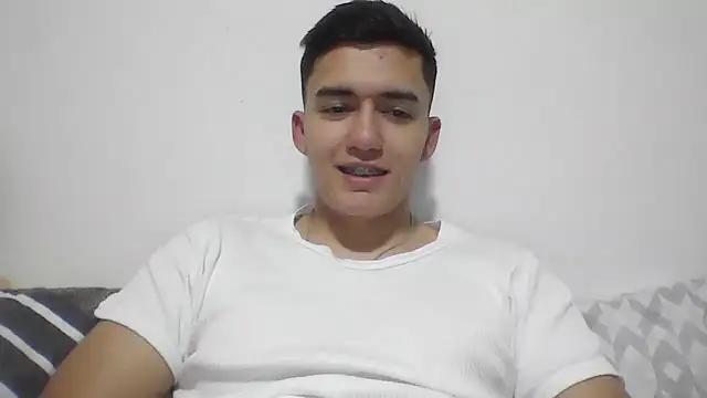 Snapshot of Estebitan_vm chatting on 11-13-25, 03:49 Estebitan vm online show from 11-13-25, 03:49