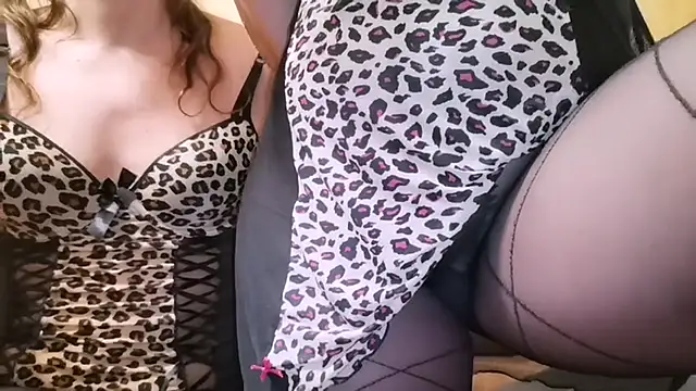 Snapshot of LadyAndTransy chatting on 10-21-25, 10:10 LadyAndTransy online show from 10-21-25, 10:10