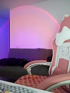 Snapshot of azumiichan chatting on 09-13-25, 12:43 azumiichan online show from 09-13-25, 12:43