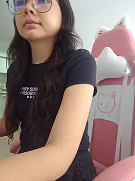 Snapshot of azumiichan chatting on 10-03-25, 04:04 azumiichan online show from 10-03-25, 04:04