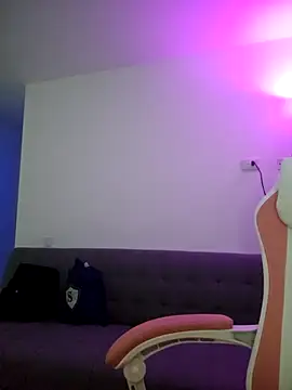 Snapshot of azumiichan chatting on 10-17-25, 12:14 azumiichan online show from 10-17-25, 12:14