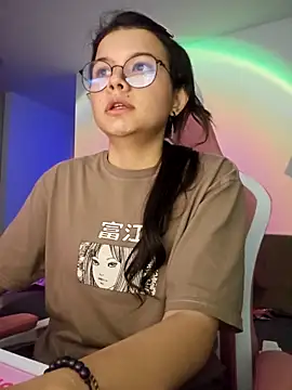 Snapshot of azumiichan chatting on 10-19-25, 11:27 azumiichan online show from 10-19-25, 11:27