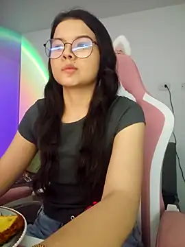 Snapshot of azumiichan chatting on 10-21-25, 12:00 azumiichan online show from 10-21-25, 12:00