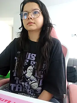 Snapshot of azumiichan chatting on 11-08-25, 01:33 azumiichan online show from 11-08-25, 01:33