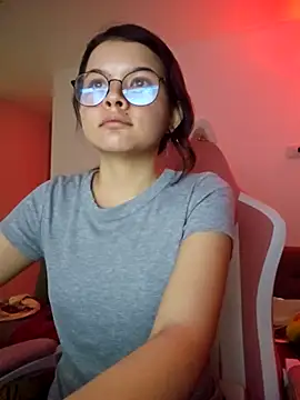 Snapshot of azumiichan chatting on 11-19-25, 12:21 azumiichan online show from 11-19-25, 12:21