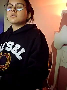 Snapshot of azumiichan chatting on 11-28-25, 12:13 azumiichan online show from 11-28-25, 12:13