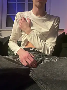 Snapshot of xxtwinkxxx chatting on 02-10-26, 11:42 xxtwinkxxx online show from 02-10-26, 11:42