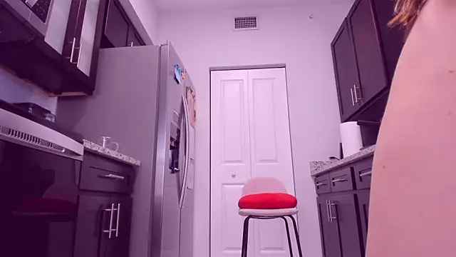 Snapshot of AngieDaniels1 chatting on 10-06-25, 11:40 AngieDaniels1 online show from 10-06-25, 11:40