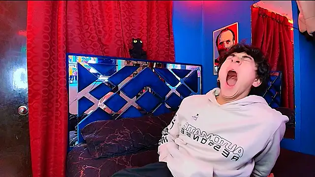 Snapshot of Luke_Howland chatting on 12-22-25, 08:28 Luke Howland online show from 12-22-25, 08:28