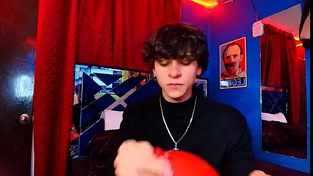 Snapshot of Luke_Howland chatting on 01-06-26, 02:04 Luke Howland online show from 01-06-26, 02:04