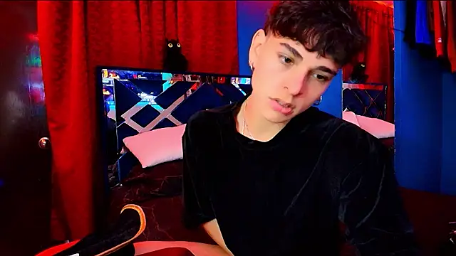 Snapshot of Luke_Howland chatting on 02-04-26, 02:17 Luke Howland online show from 02-04-26, 02:17