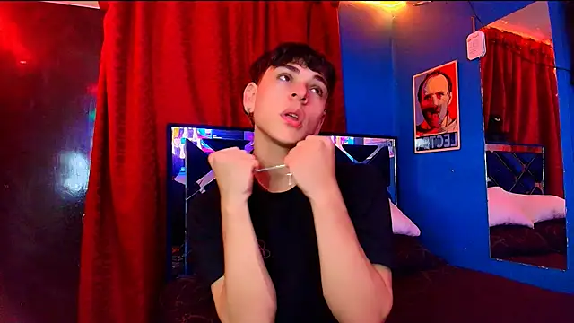 Snapshot of Luke_Howland chatting on 02-10-26, 12:15 Luke Howland online show from 02-10-26, 12:15