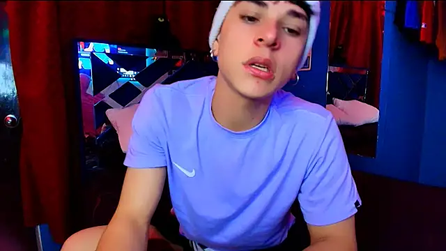 Snapshot of Luke_Howland chatting on 02-11-26, 02:16 Luke Howland online show from 02-11-26, 02:16