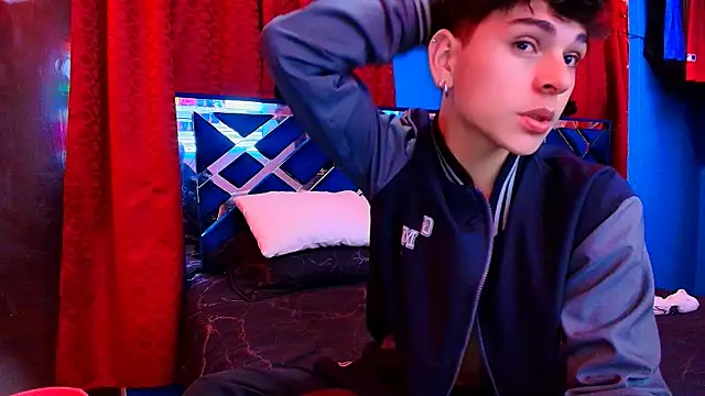 Snapshot of Luke_Howland chatting on 02-19-26, 02:51 Luke Howland online show from 02-19-26, 02:51