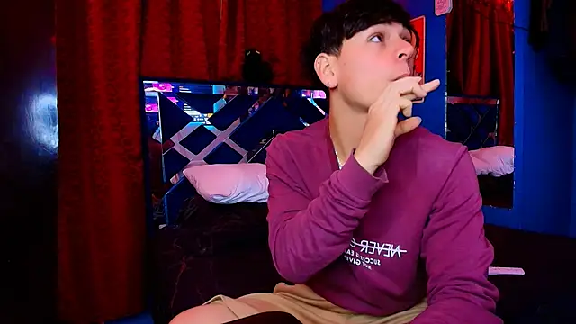 Snapshot of Luke_Howland chatting on 02-25-26, 01:59 Luke Howland online show from 02-25-26, 01:59