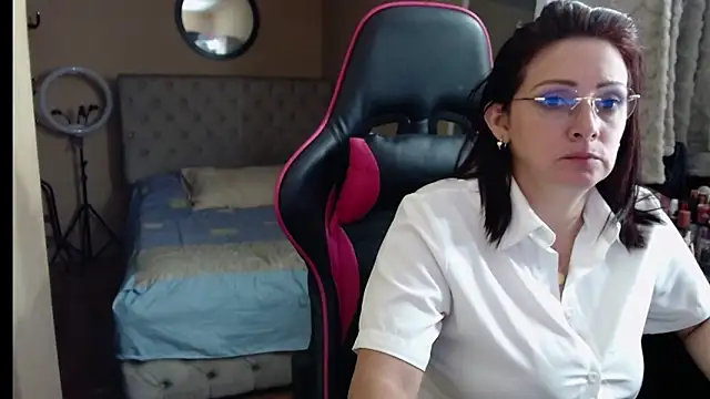 Carol Scottt online show from 12-16-25, 05:12