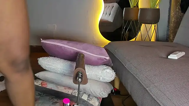 Snapshot of Yiseth_02 chatting on 10-29-25, 11:34 Yiseth 02 online show from 10-29-25, 11:34