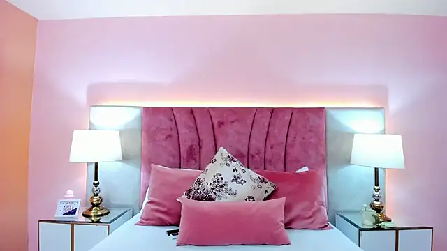 Snapshot of SophiaLaurens chatting on 01-07-25, 03:12 SophiaLaurens online show from 01-07-25, 03:12