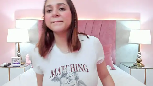 Snapshot of SophiaLaurens chatting on 01-11-25, 03:42 SophiaLaurens online show from 01-11-25, 03:42