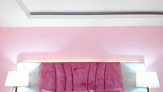 Snapshot of SophiaLaurens chatting on 01-11-25, 08:32 SophiaLaurens online show from 01-11-25, 08:32