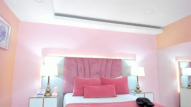 Snapshot of SophiaLaurens chatting on 01-28-25, 03:04 SophiaLaurens online show from 01-28-25, 03:04