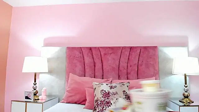 Snapshot of SophiaLaurens chatting on 02-03-25, 07:31 SophiaLaurens online show from 02-03-25, 07:31