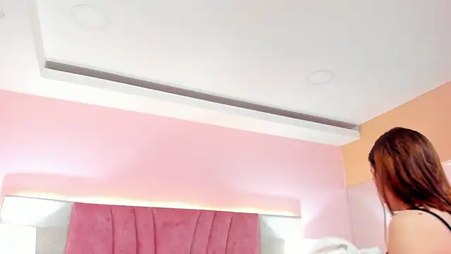 Snapshot of SophiaLaurens chatting on 02-05-25, 12:06 SophiaLaurens online show from 02-05-25, 12:06